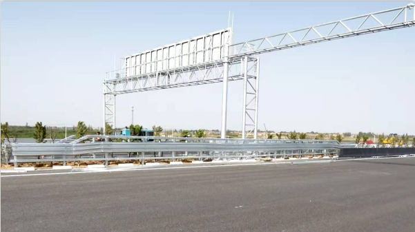 山東路橋?yàn)H日連接線(xiàn)及萊泰高速公路ETC門(mén)架護(hù)欄2